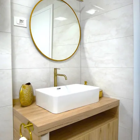 14 Luna Apartment