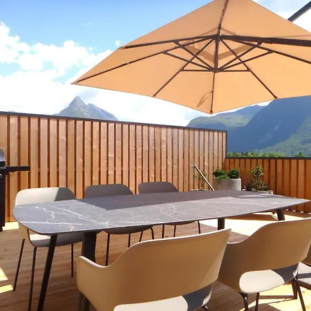 14 Luna Apartment